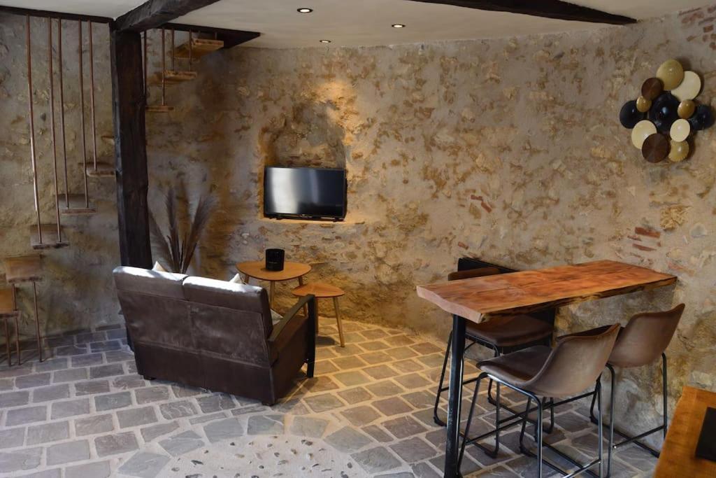 Tour Medievale Fortifiee Entierement Restaure Saint-Sever  Екстериор снимка